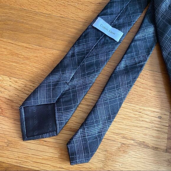 Calvin Klein Tie - Picture 3 of 5